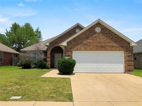 705 Crownpoint Lane Arlington TX 76002
