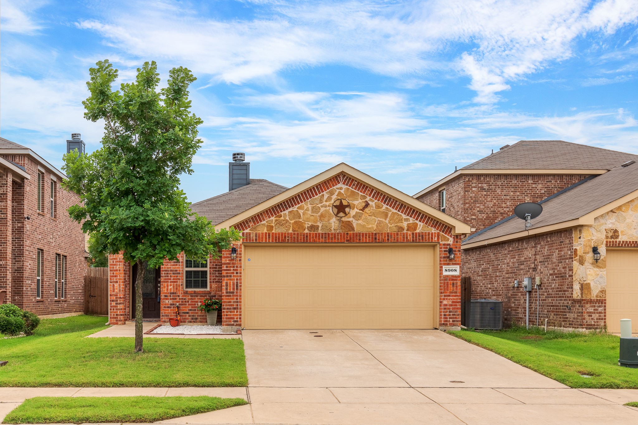 8908 Tenderfoot Lane Aubrey TX 76227