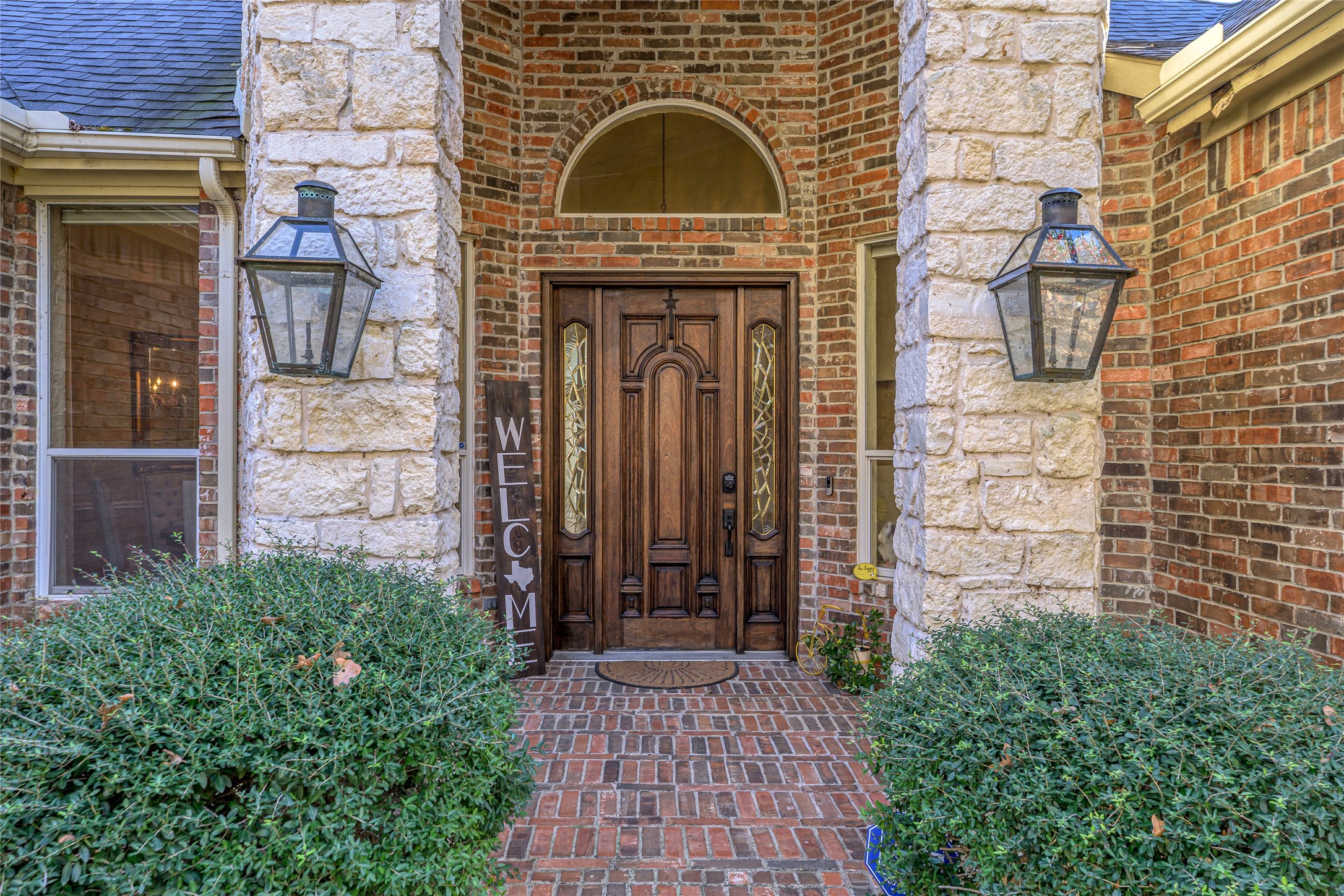 1071 E Oak Shores Drive Cross Roads TX 76227