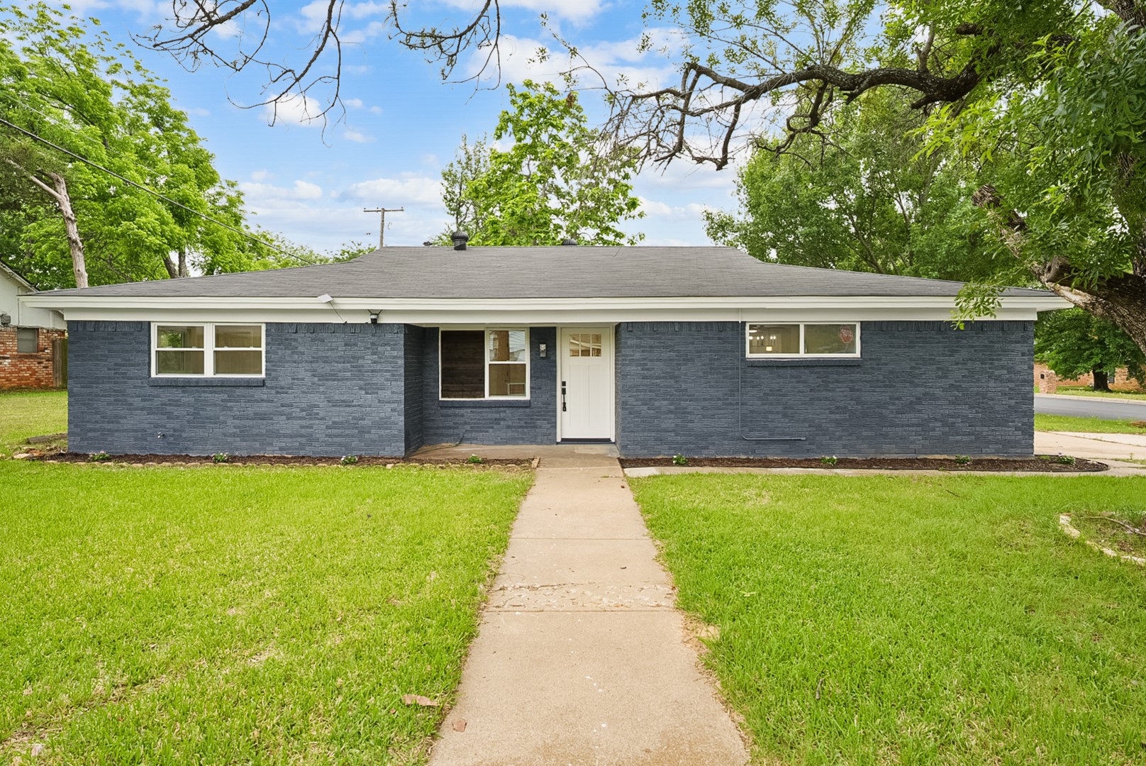 861 Woodcrest Drive Hurst TX 76053