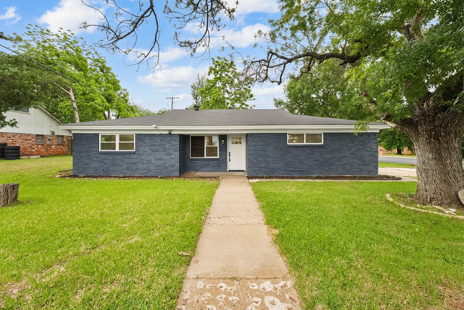 861 Woodcrest Drive Hurst TX 76053