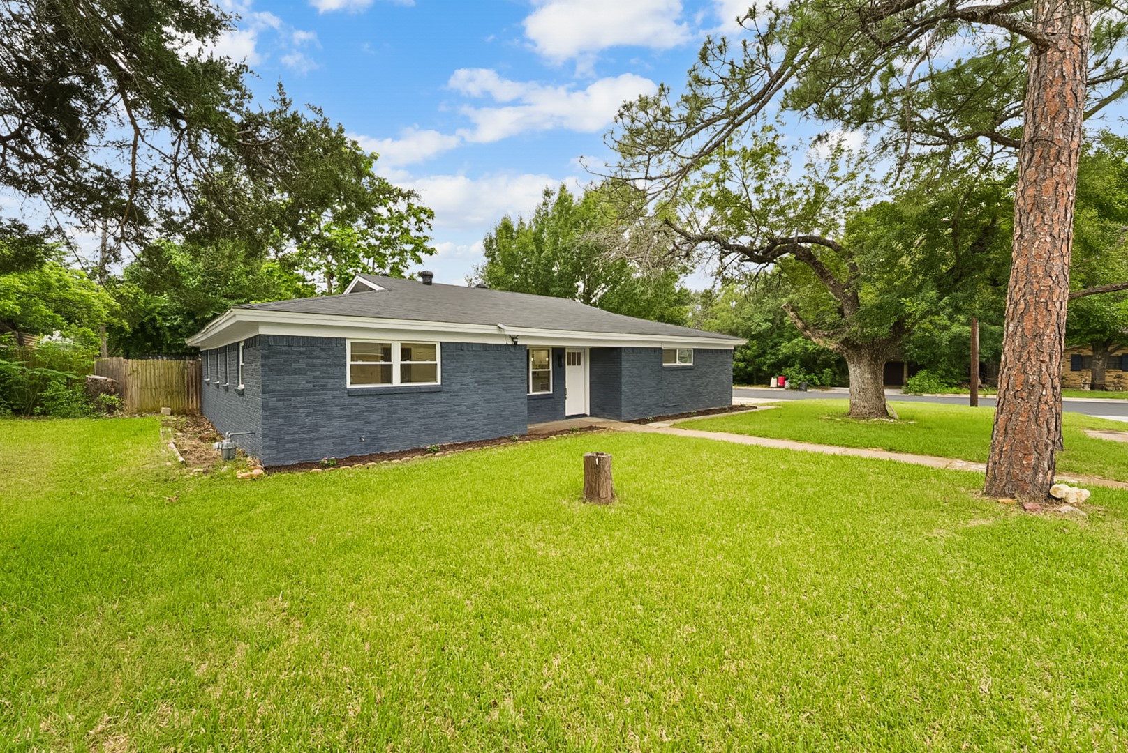 861 Woodcrest Drive Hurst TX 76053