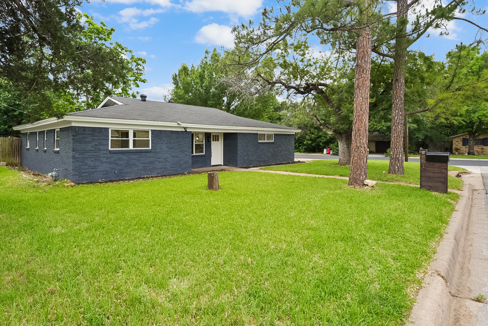 861 Woodcrest Drive Hurst TX 76053