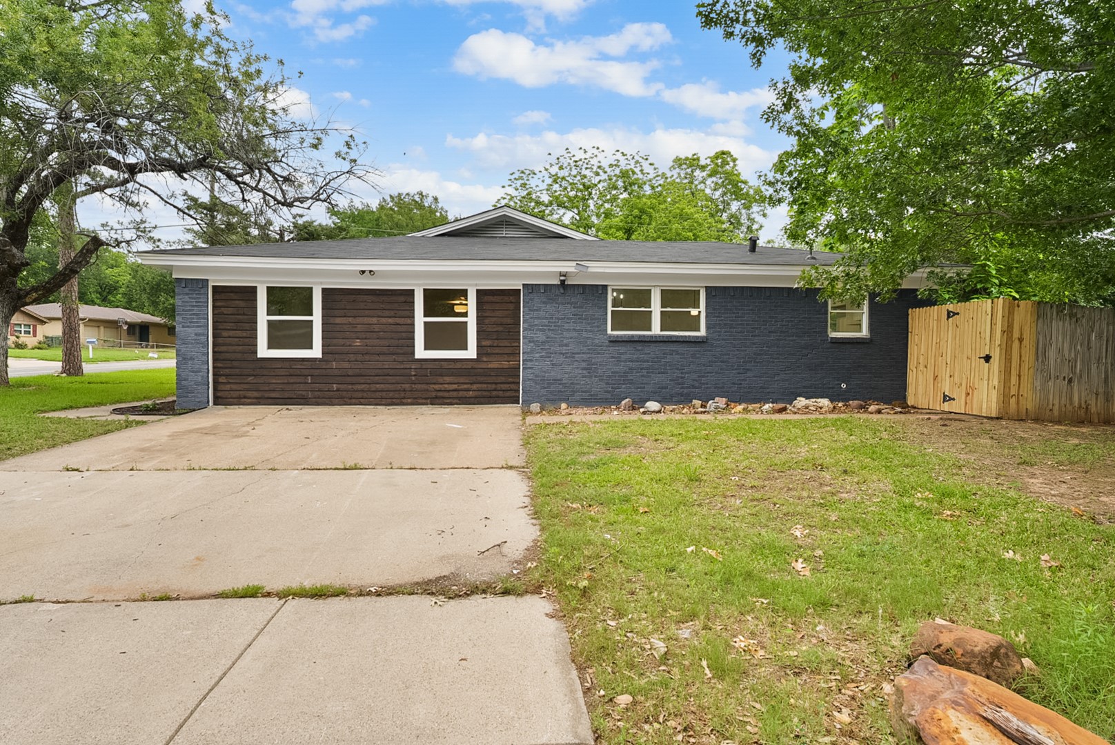 861 Woodcrest Drive Hurst TX 76053