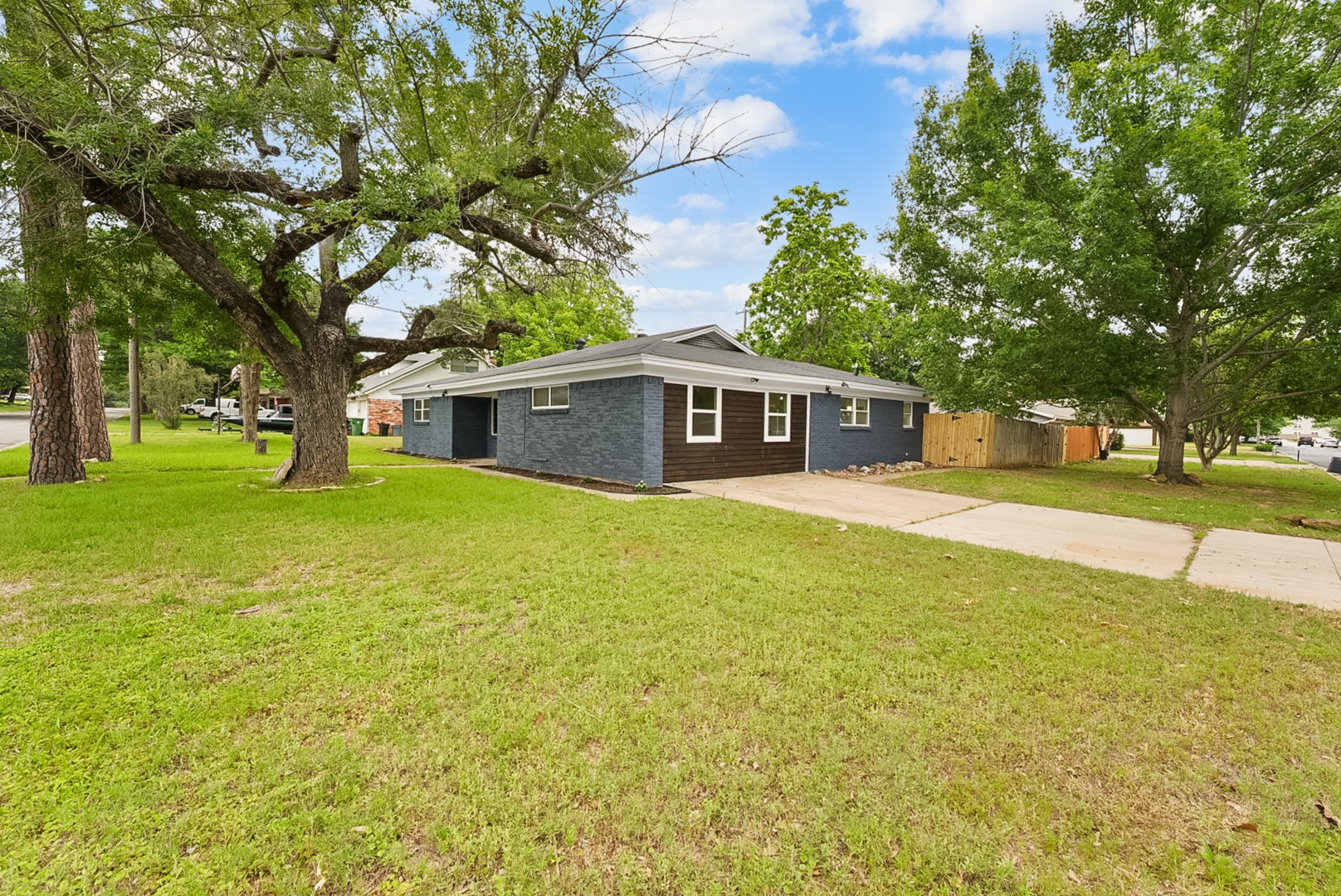 861 Woodcrest Drive Hurst TX 76053