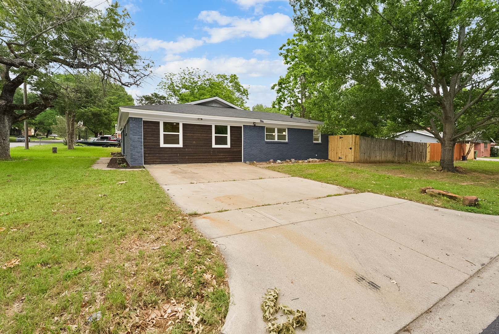 861 Woodcrest Drive Hurst TX 76053