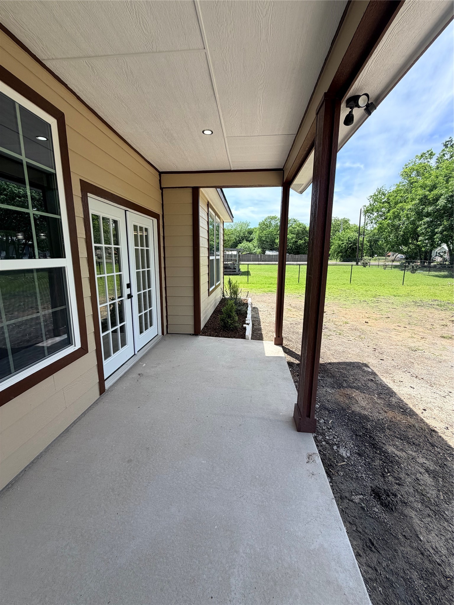 302 E Travis Street Leonard TX 75452