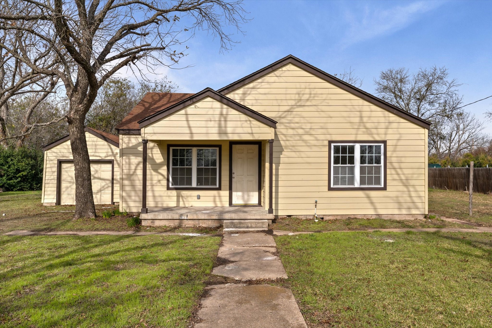 711 E Cowan Avenue Mart TX 76664
