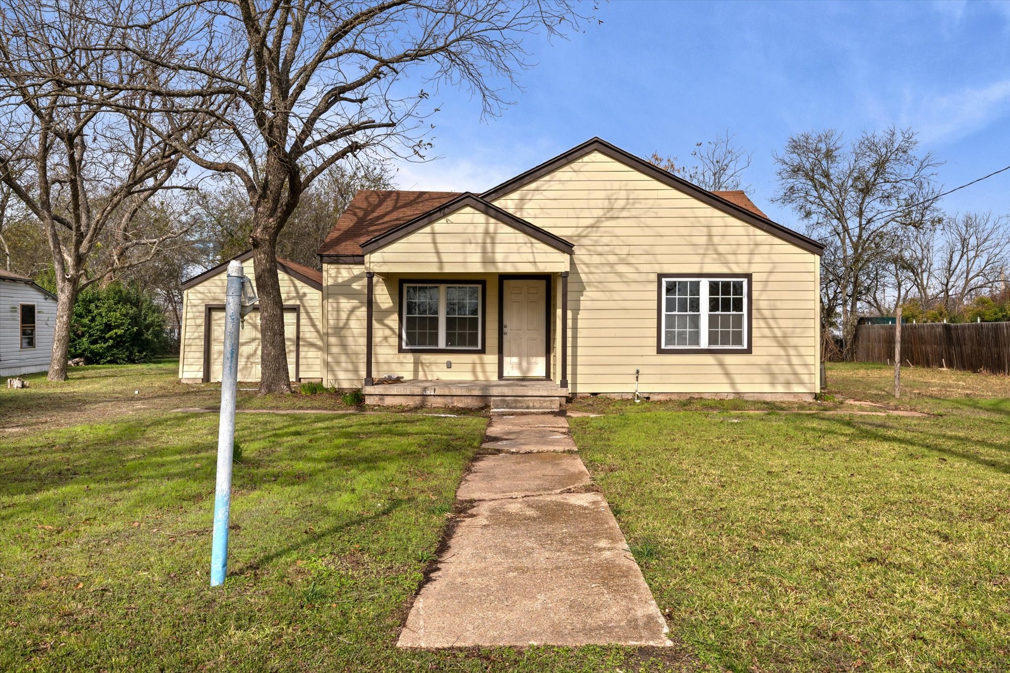 711 E Cowan Avenue Mart TX 76664