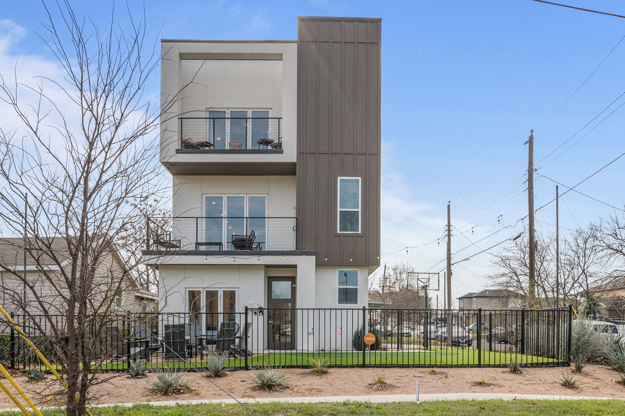 500 W Sanford Street Arlington TX 76011