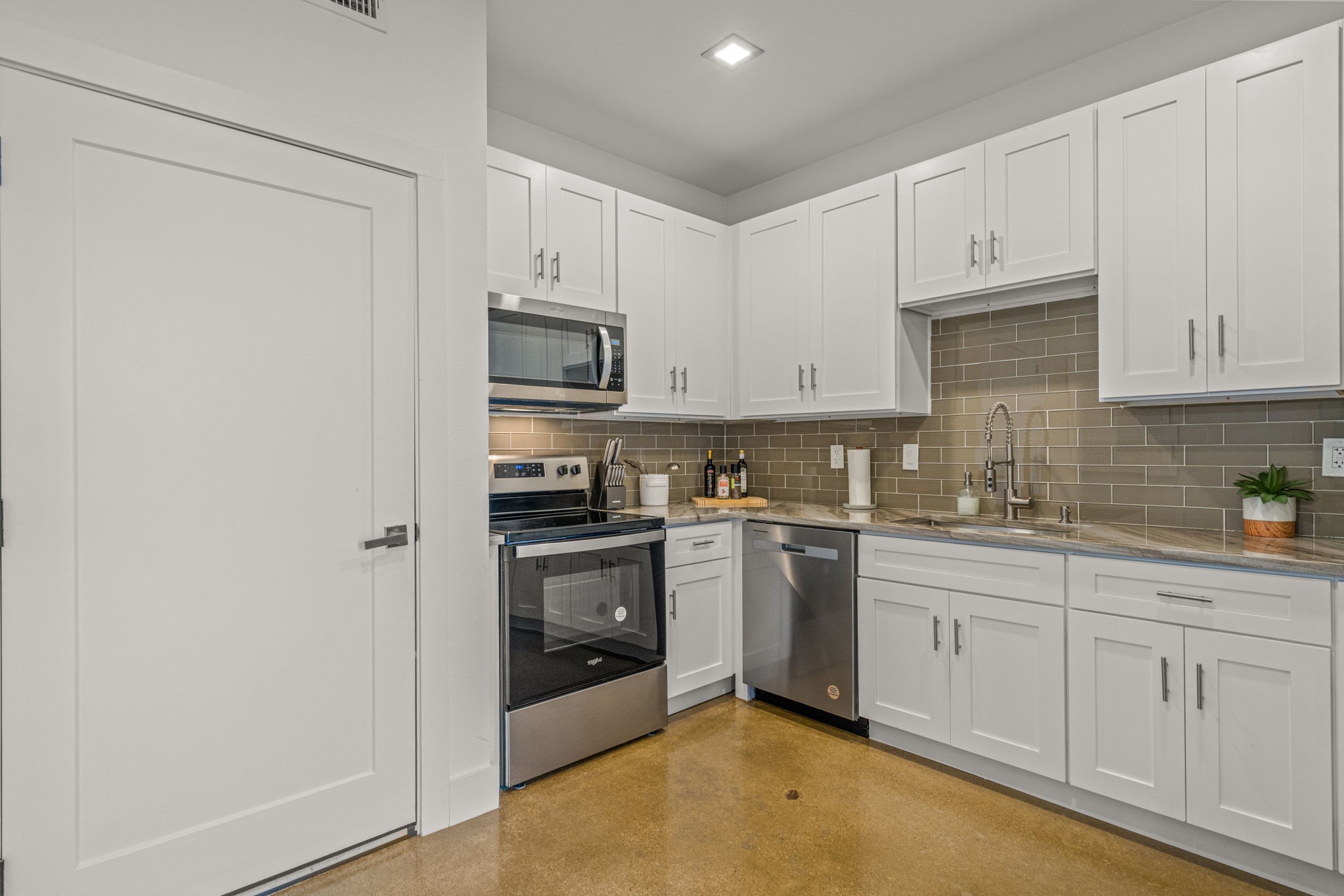 500 W Sanford Street Arlington TX 76011