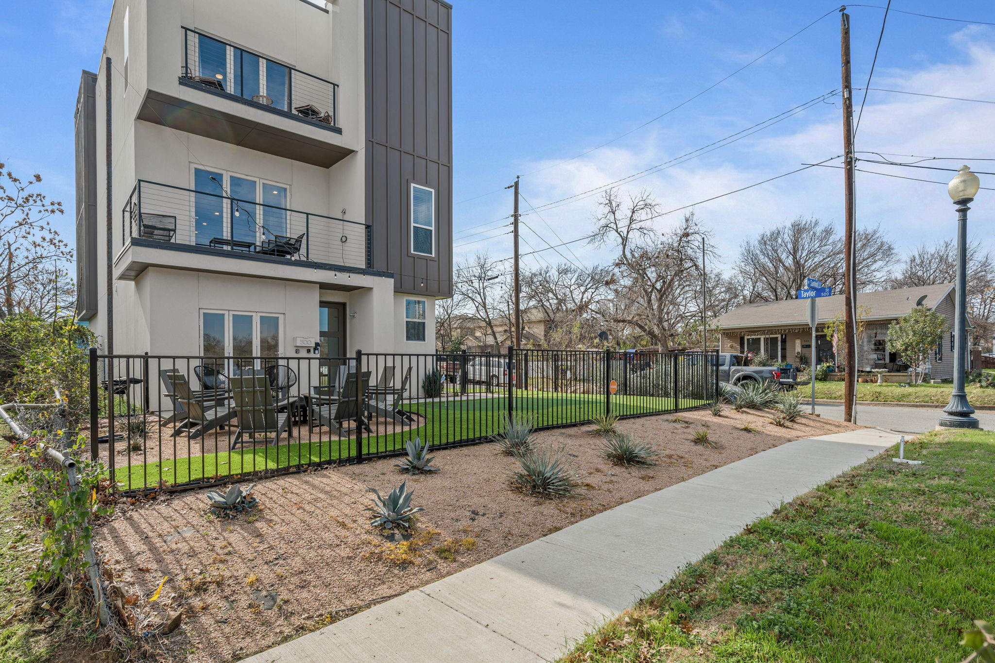 500 W Sanford Street Arlington TX 76011