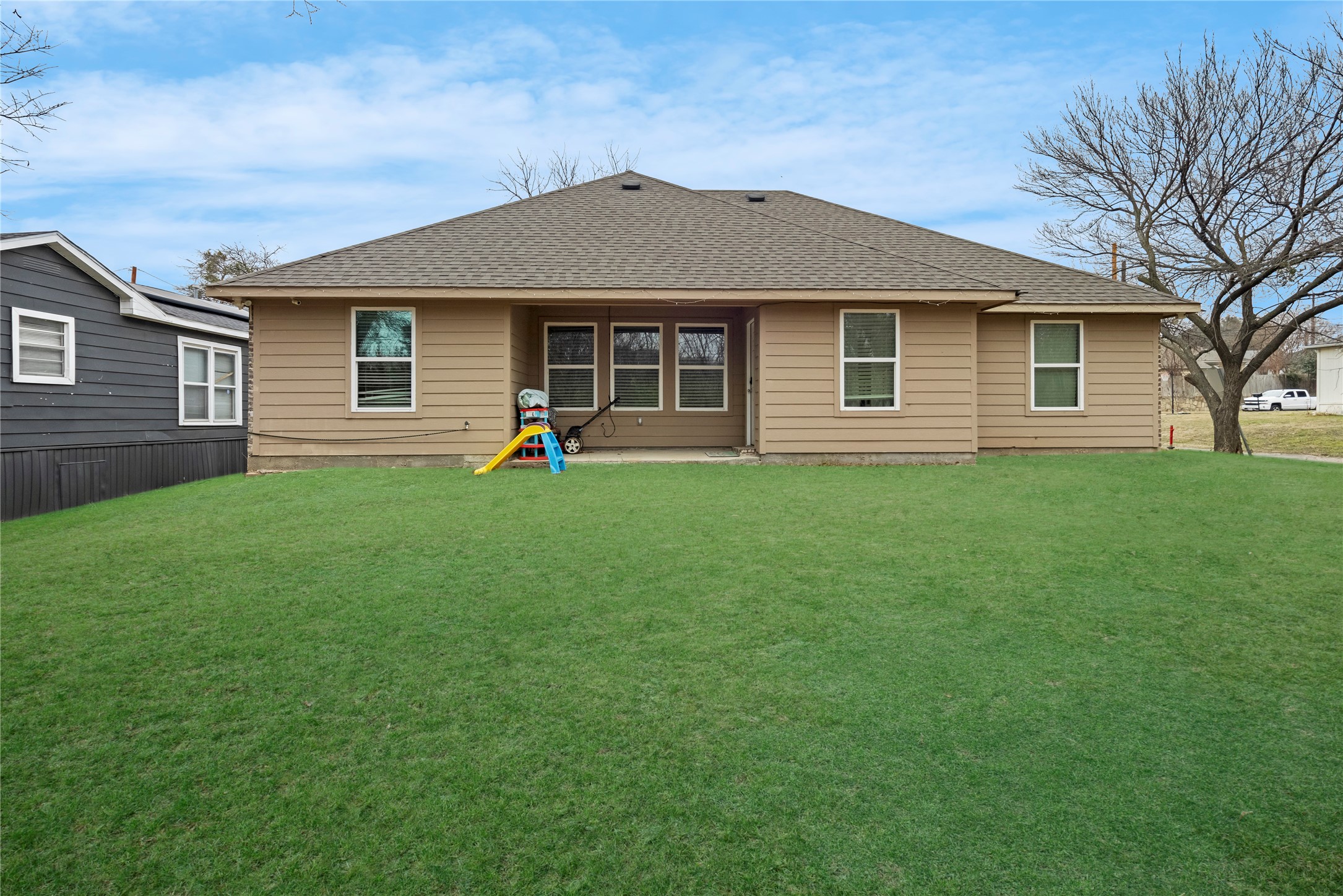 1317 Dacki Avenue Dallas TX 75211