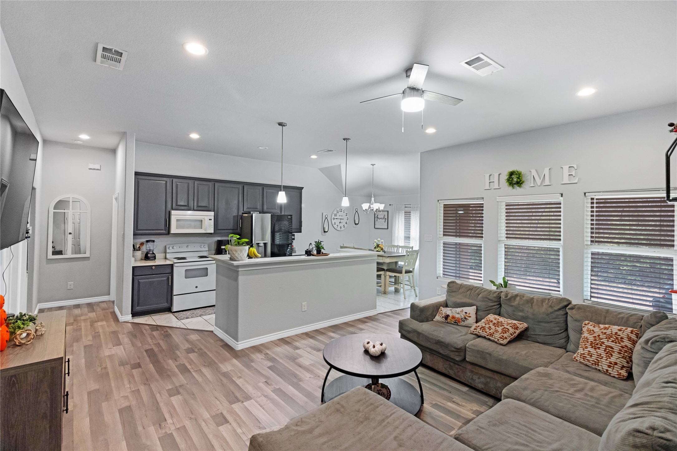 1317 Dacki Avenue Dallas TX 75211