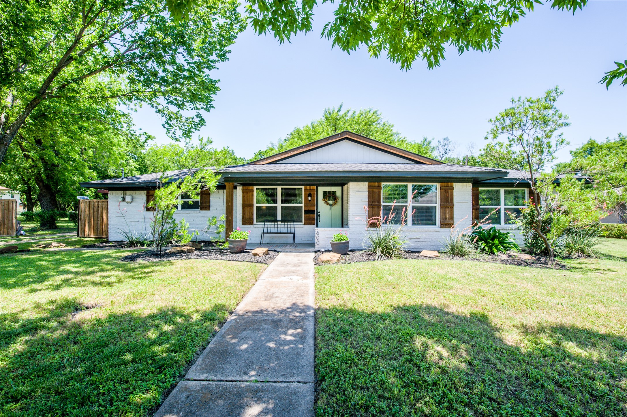600 E Lampasas Street Ennis TX 75119