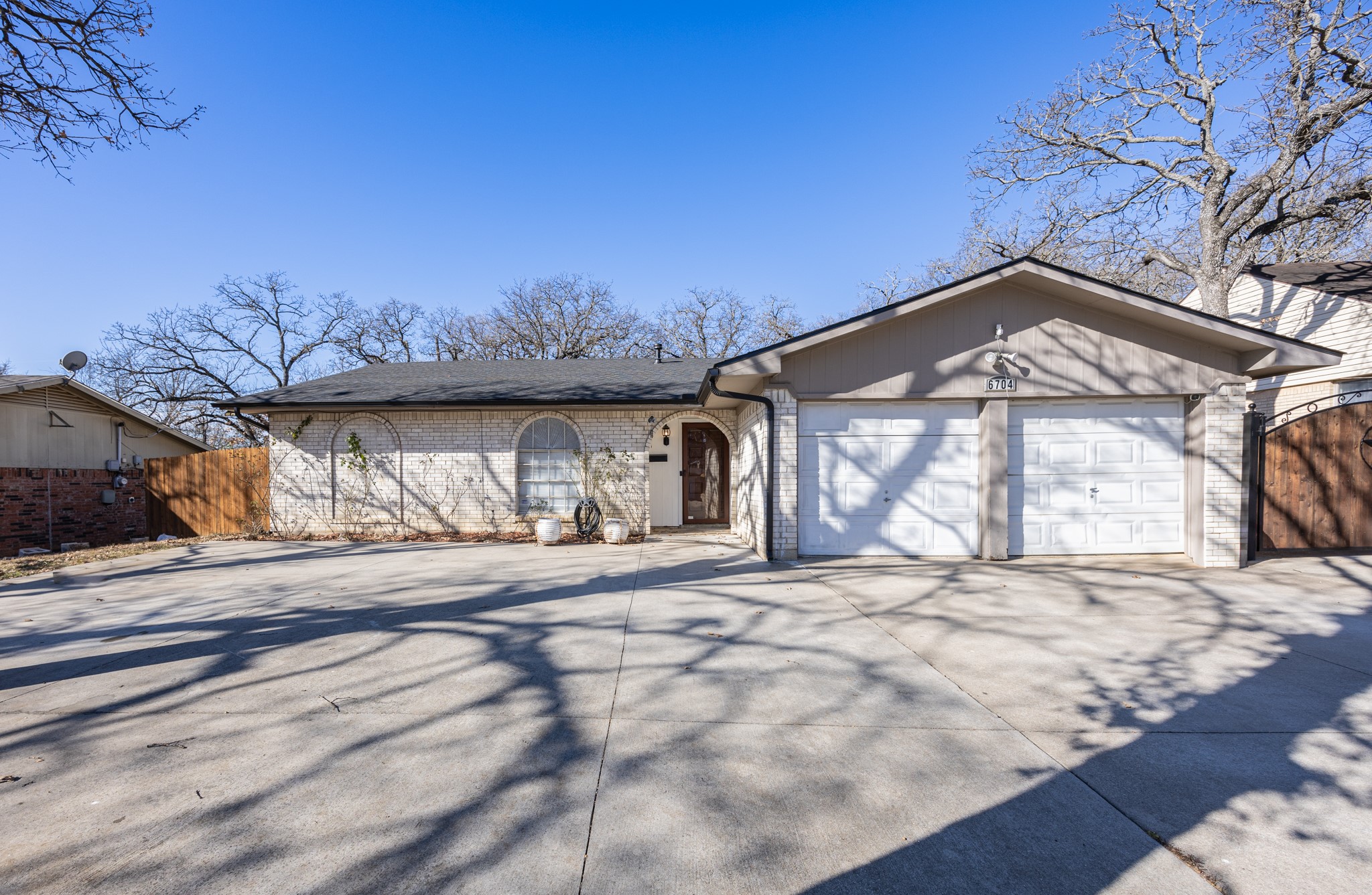 6704 Trailwood Drive Forest Hill TX 76140