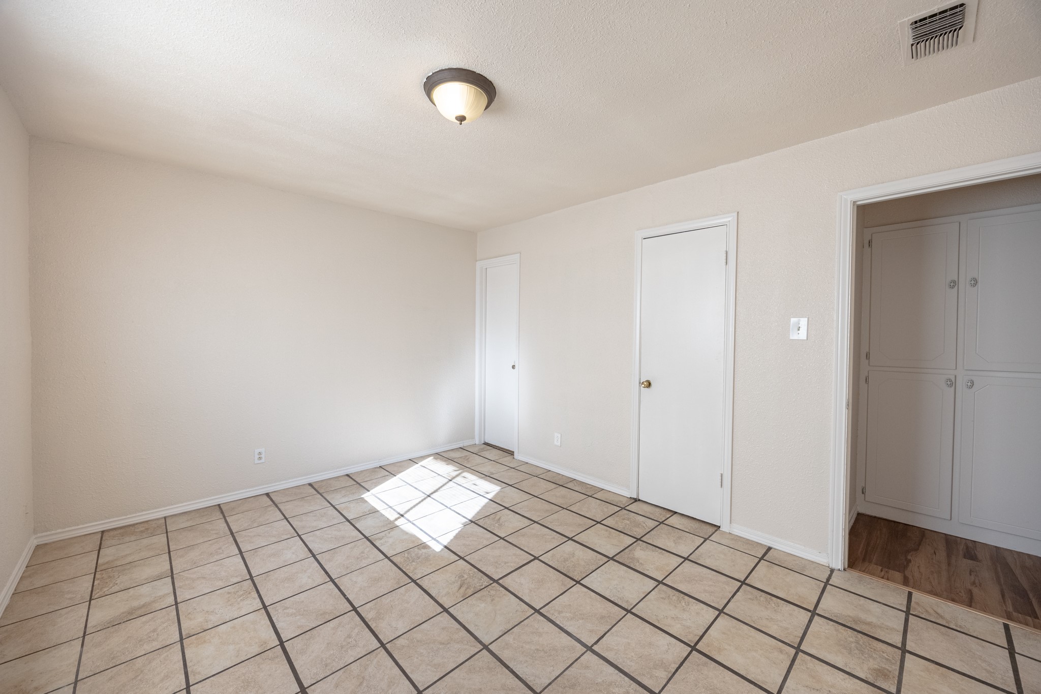 6704 Trailwood Drive Forest Hill TX 76140