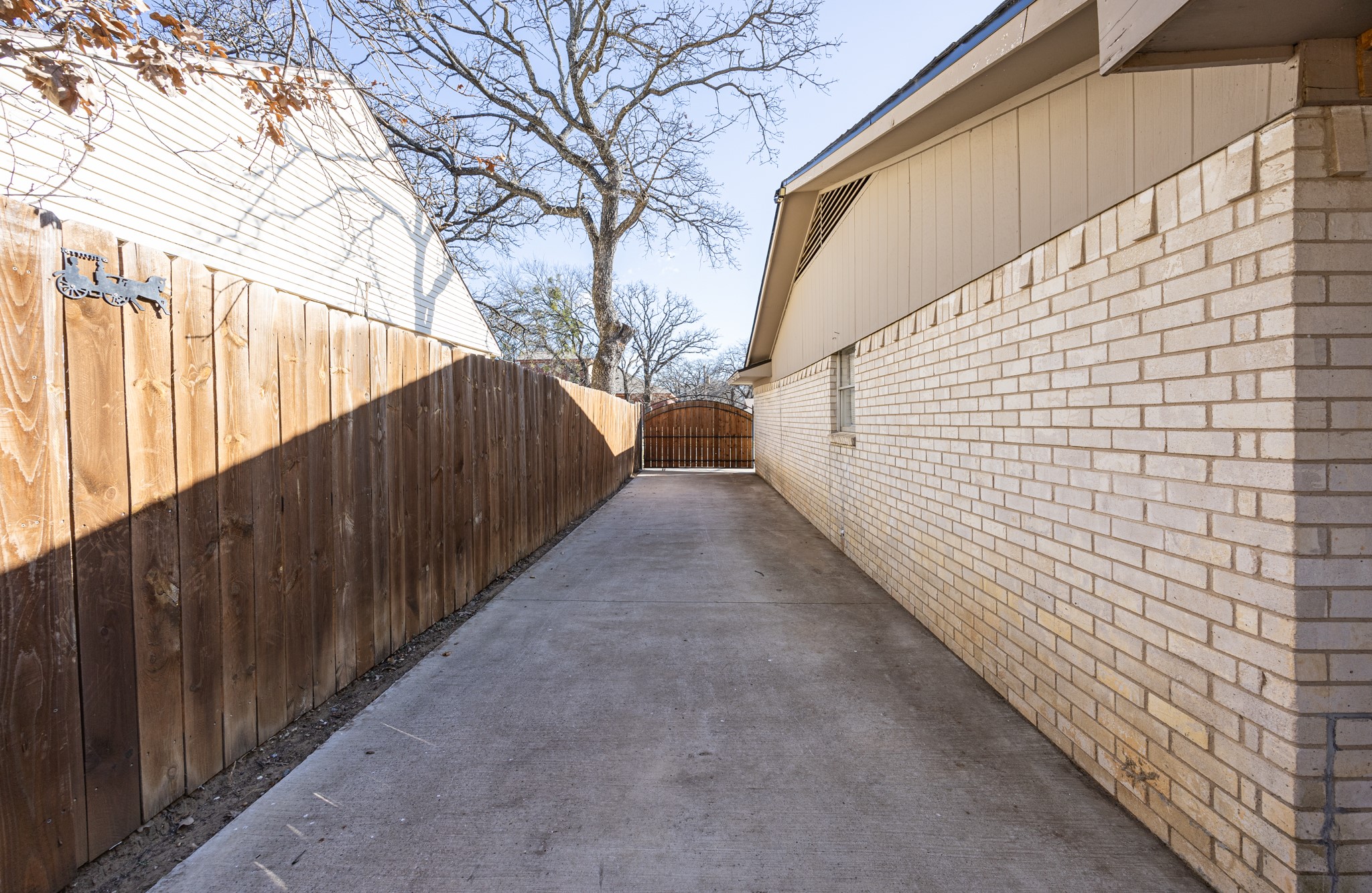 6704 Trailwood Drive Forest Hill TX 76140