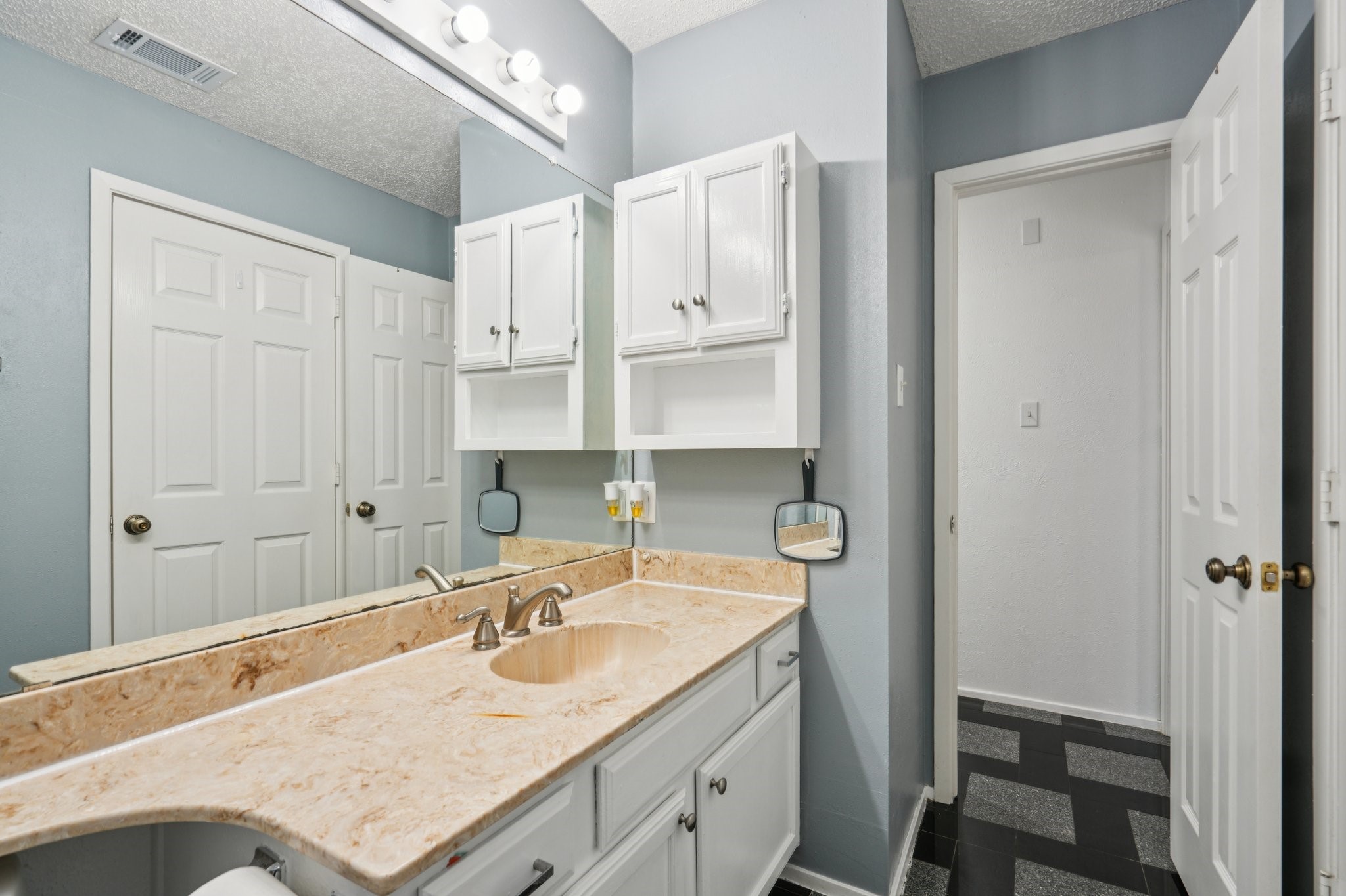2307 Harrington Court Euless TX 76039