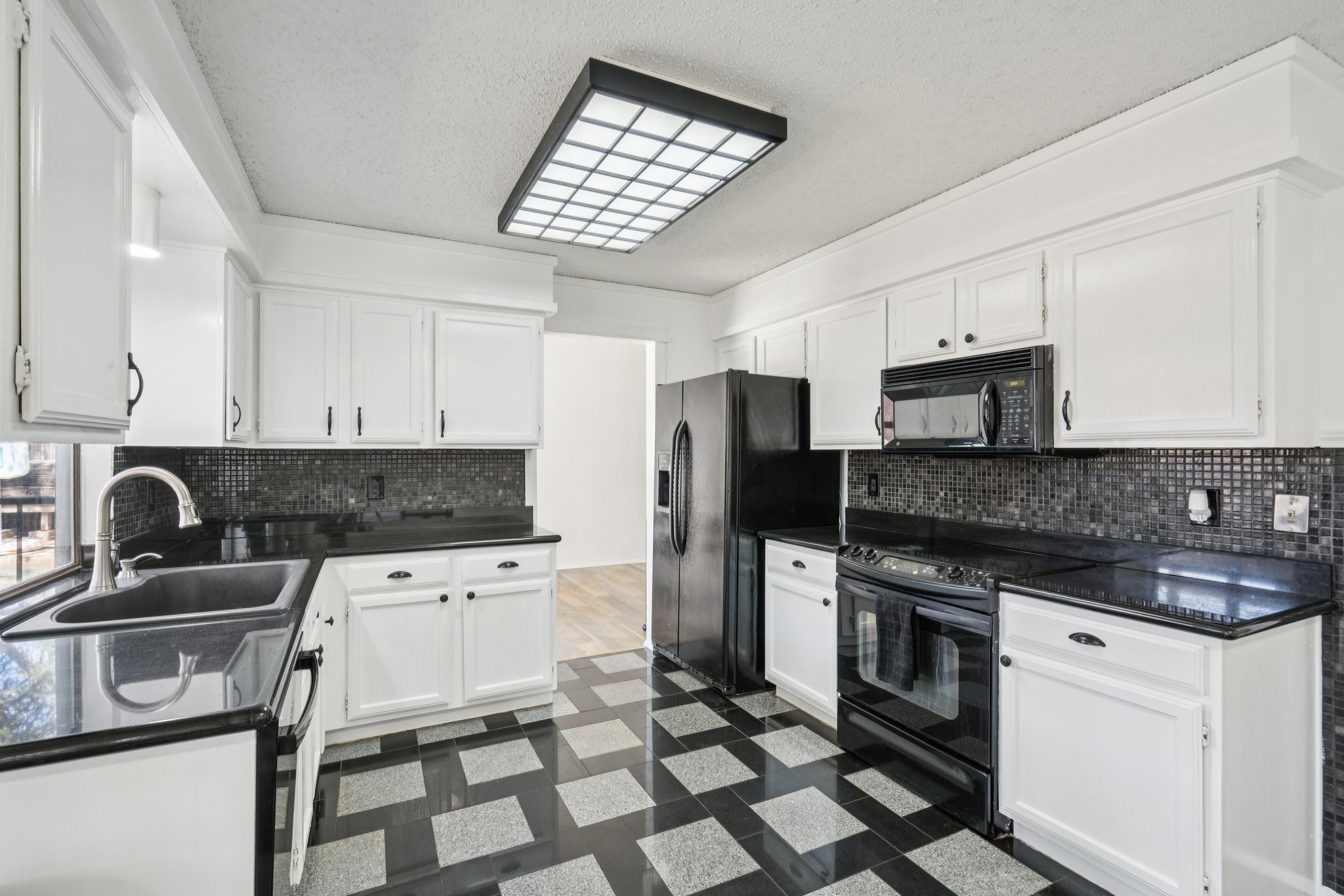 2307 Harrington Court Euless TX 76039