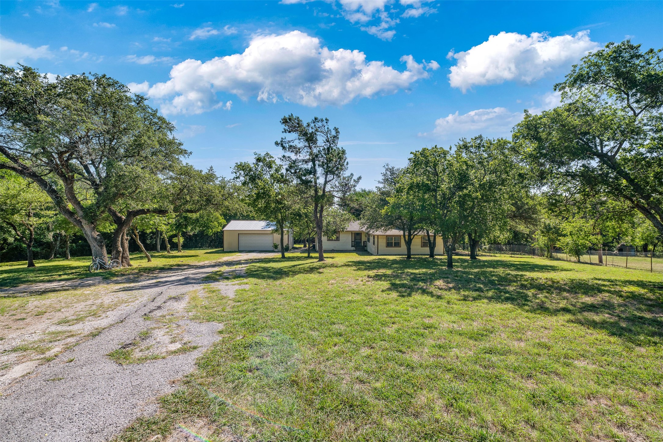 220 N Mountain Ridge Cresson TX 76035