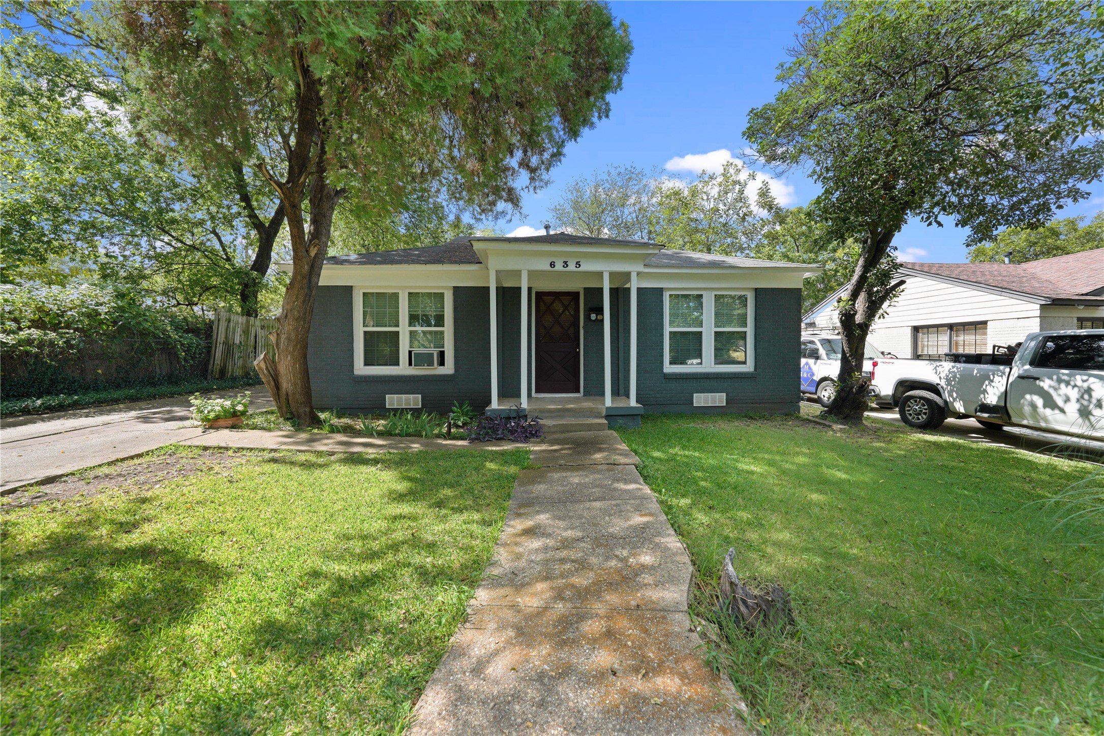 635 Richmondell Avenue Dallas TX 75211