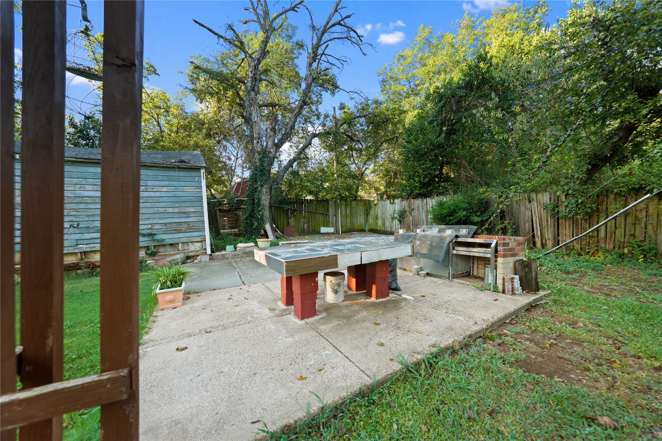 635 Richmondell Avenue Dallas TX 75211