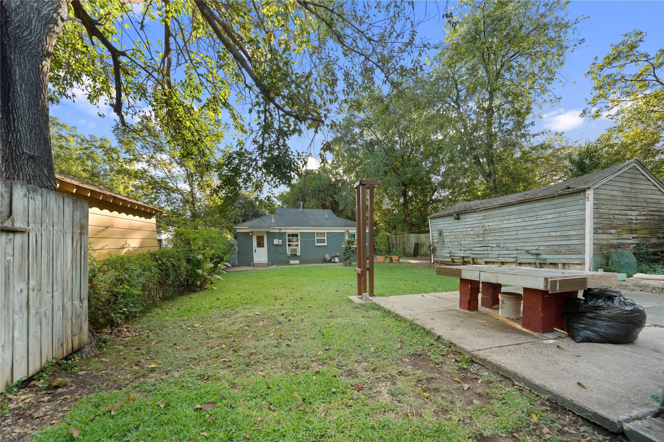 635 Richmondell Avenue Dallas TX 75211
