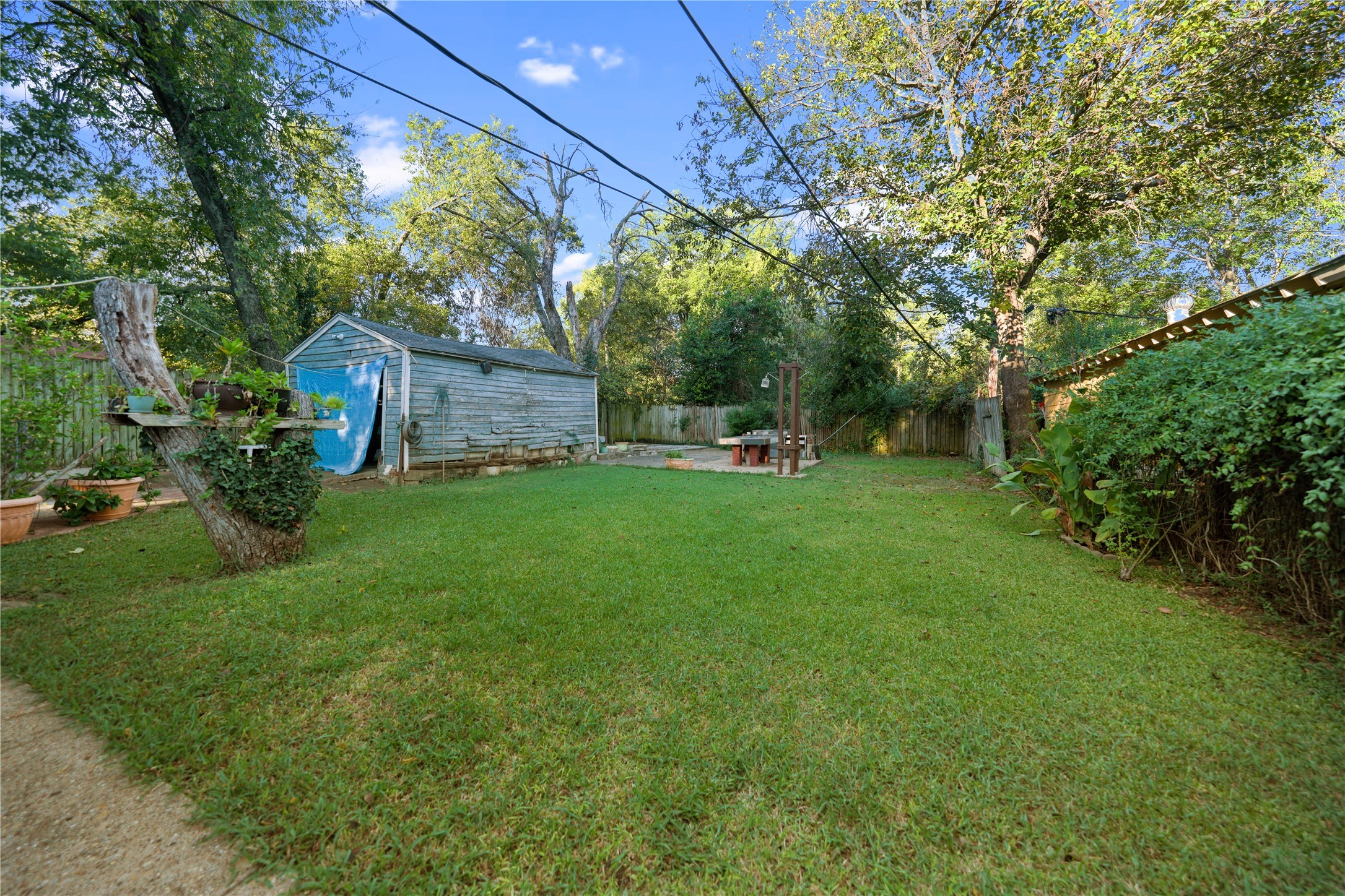 635 Richmondell Avenue Dallas TX 75211