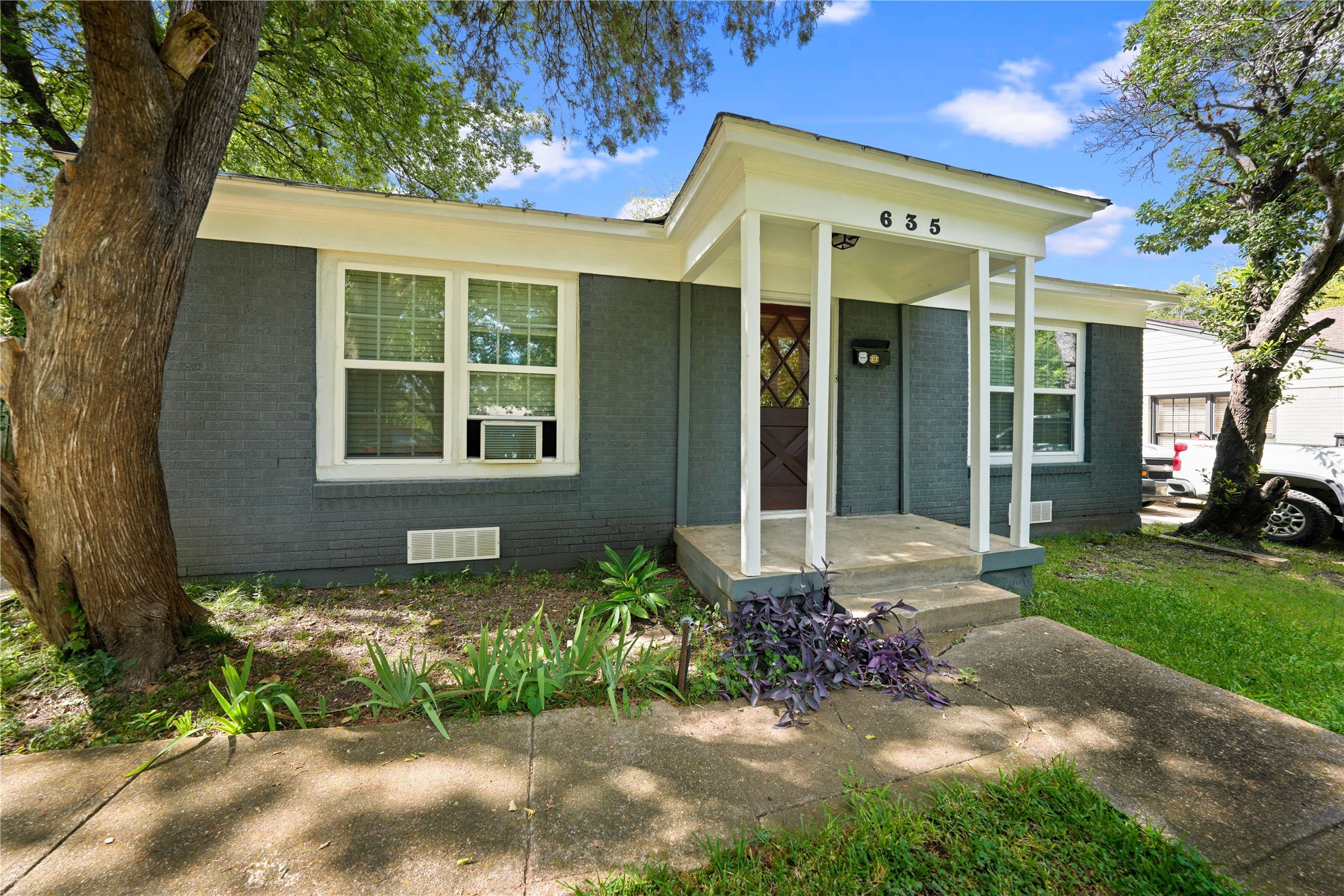 635 Richmondell Avenue Dallas TX 75211