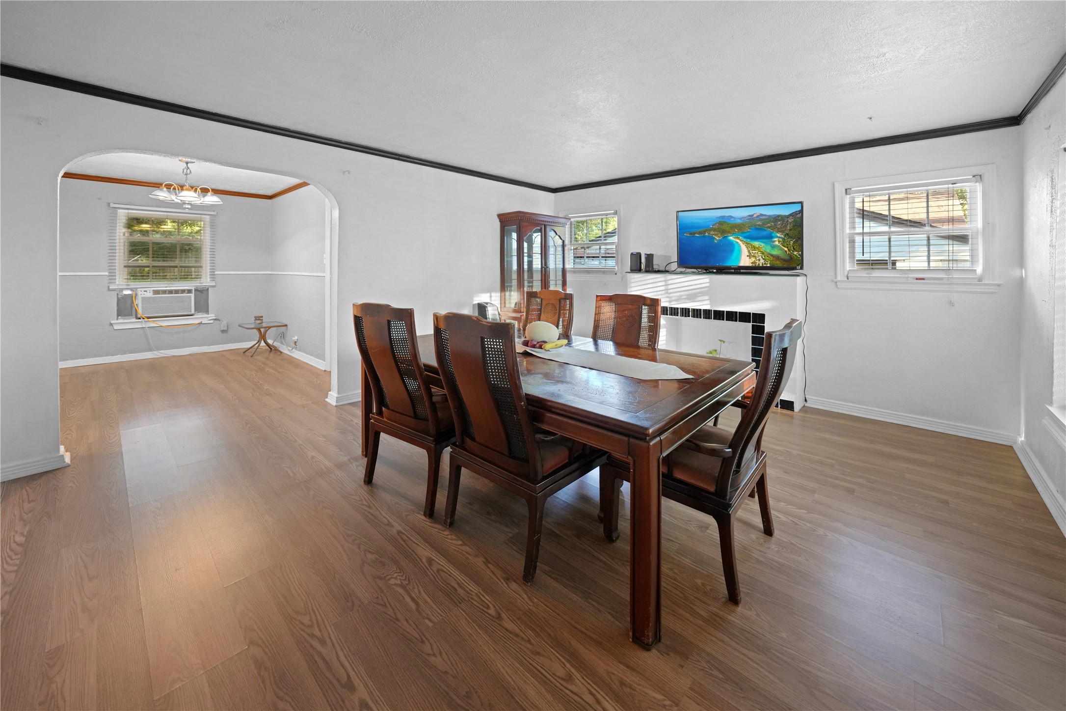 635 Richmondell Avenue Dallas TX 75211