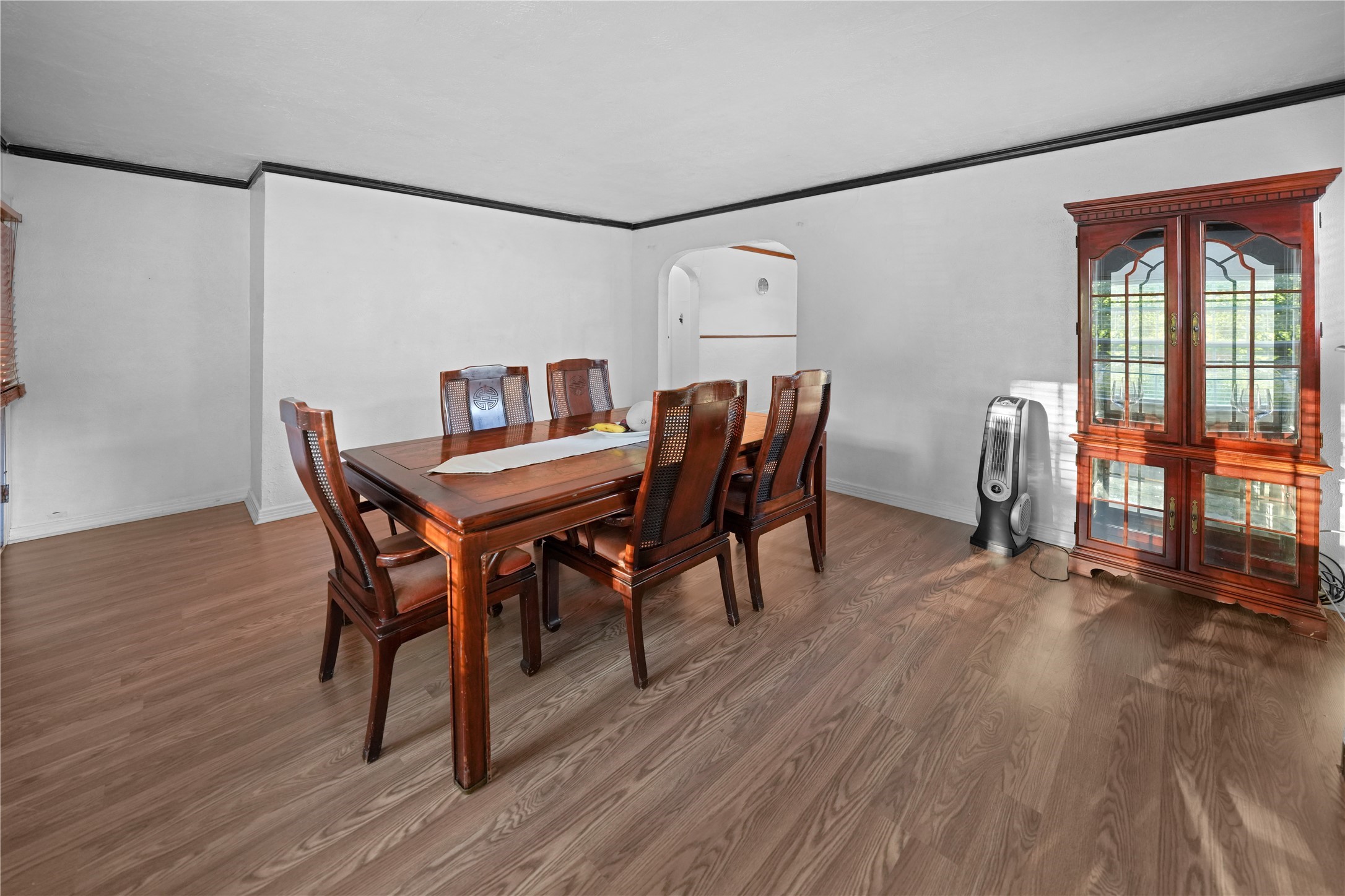 635 Richmondell Avenue Dallas TX 75211