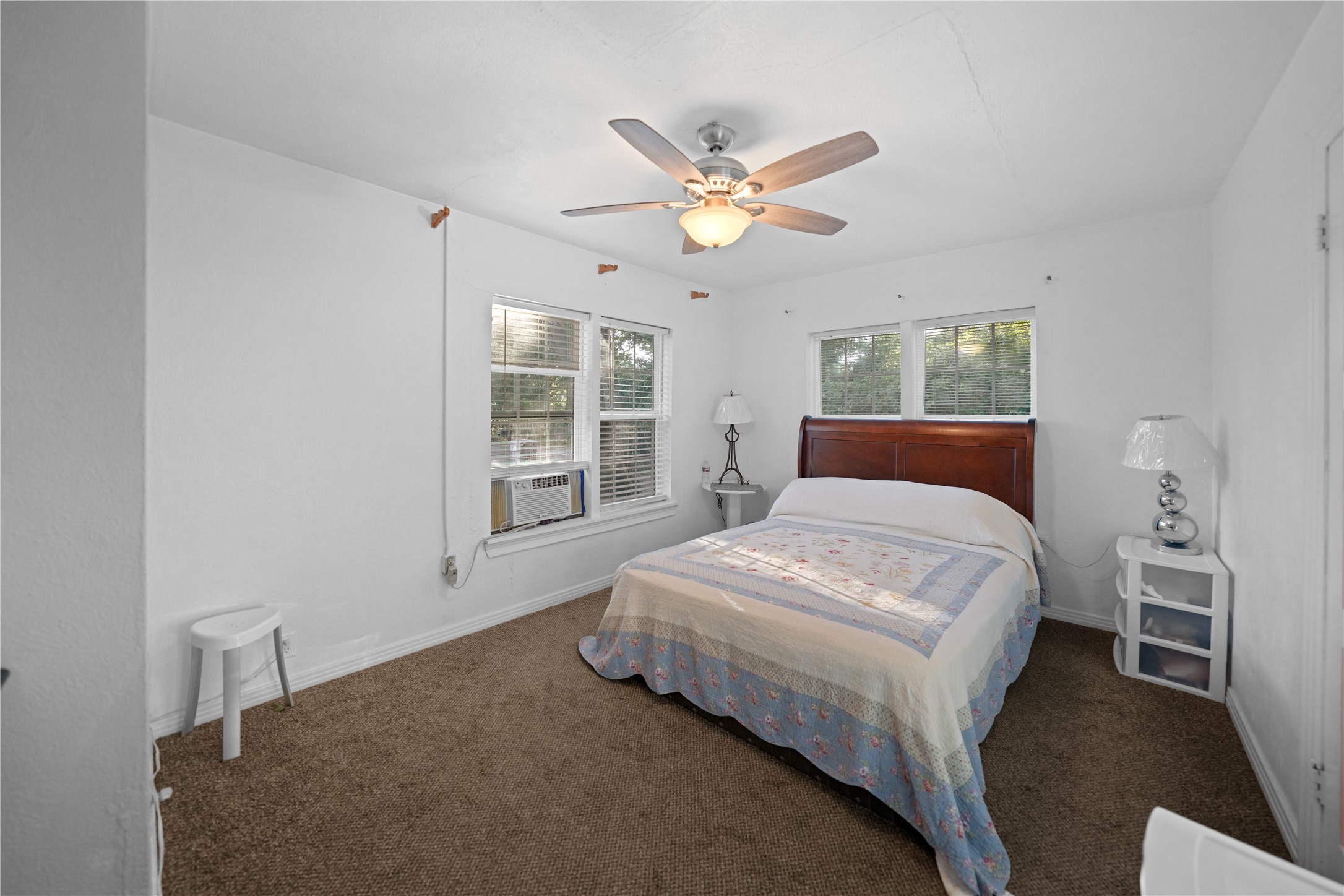 635 Richmondell Avenue Dallas TX 75211