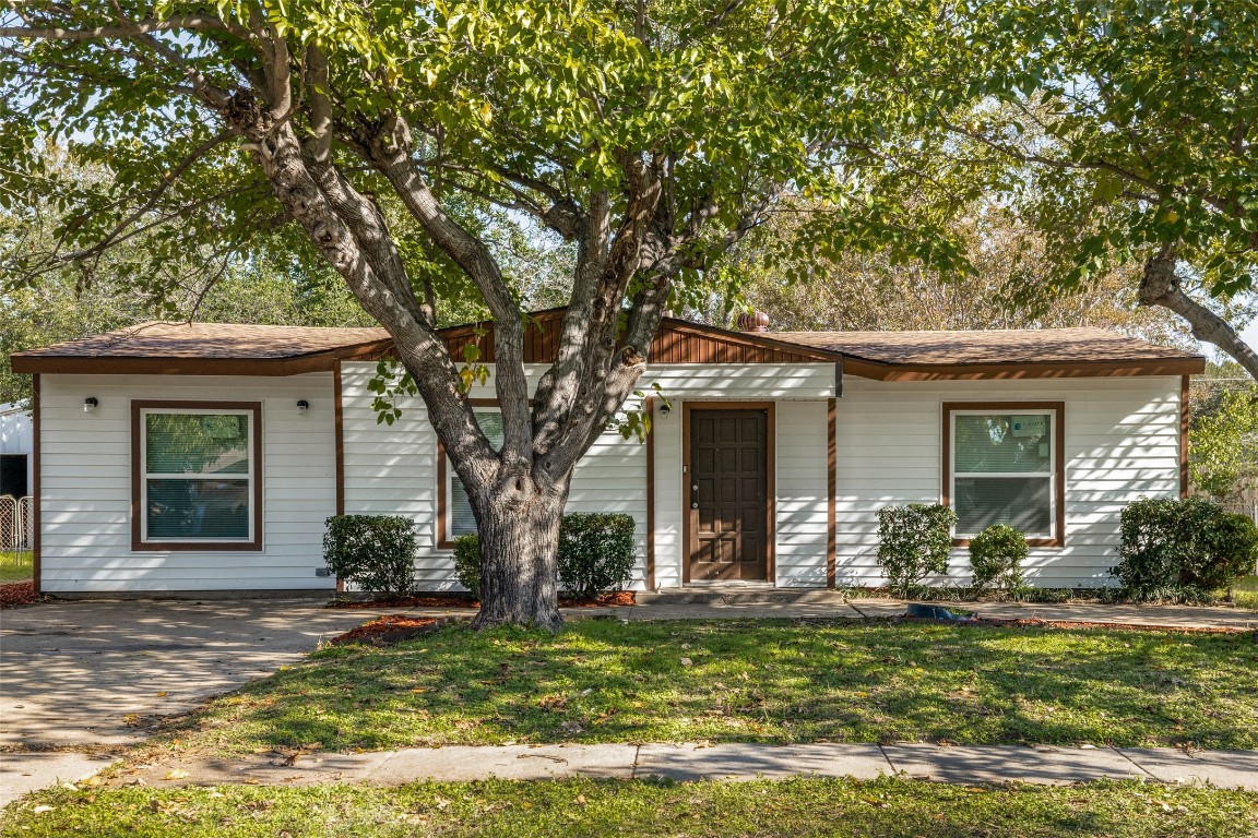 913 Indian Hills Drive Grand Prairie TX 75051