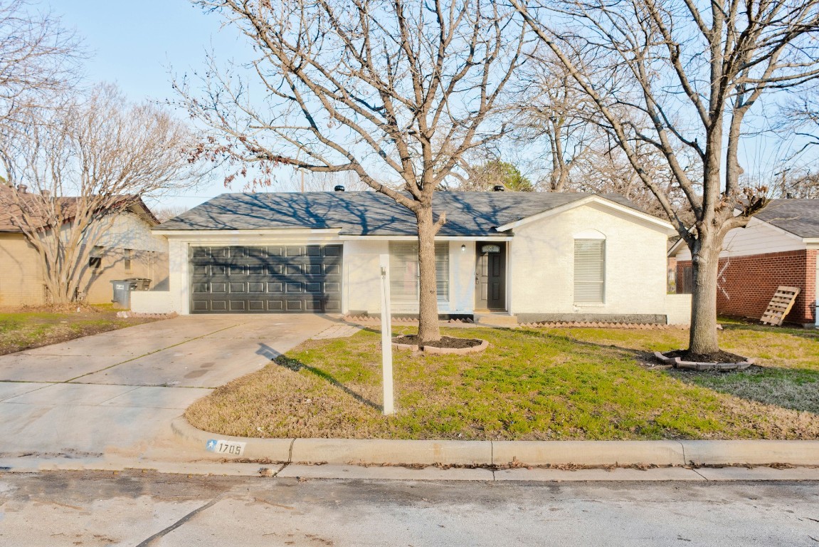 1705 Barron Lane Fort Worth TX 76112