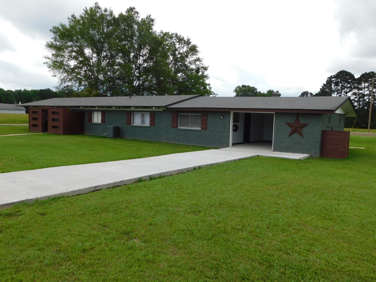 300 S Main Street Springhill LA 71075
