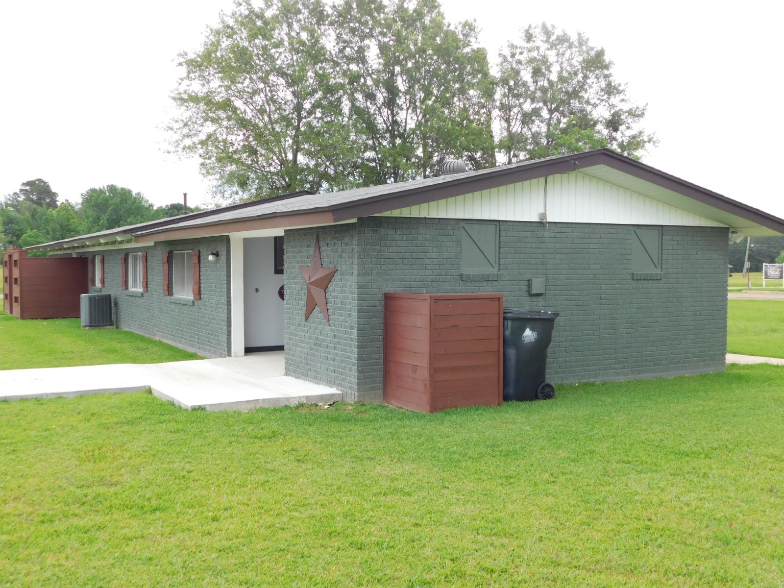300 S Main Street Springhill LA 71075