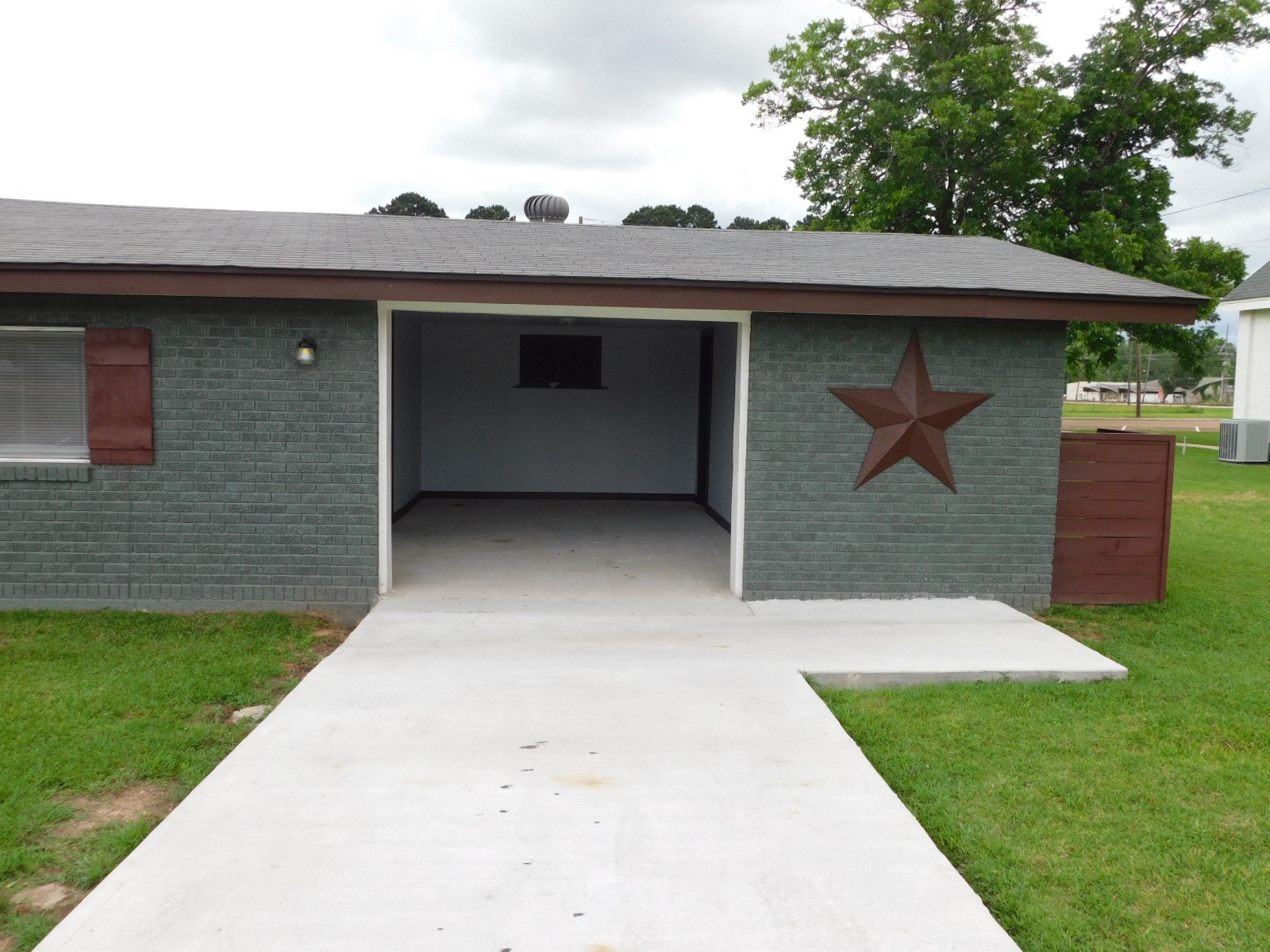 300 S Main Street Springhill LA 71075