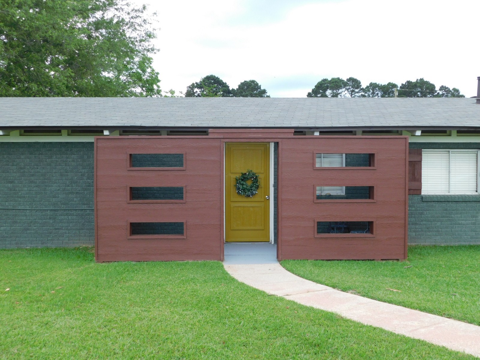 300 S Main Street Springhill LA 71075