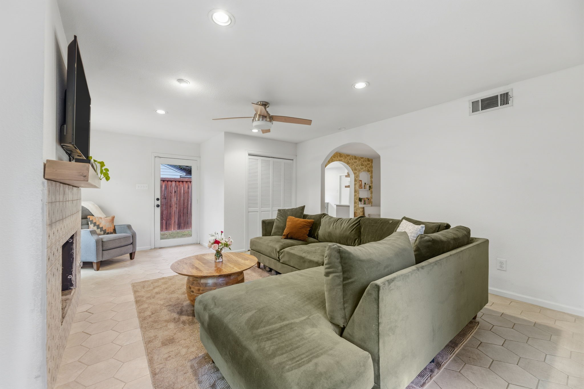 114 E Ireland Drive Irving TX 75062