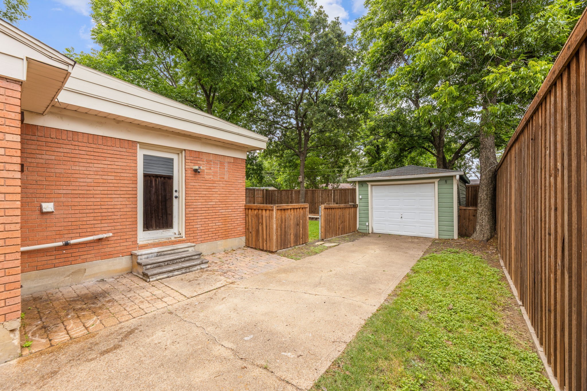 114 E Ireland Drive Irving TX 75062
