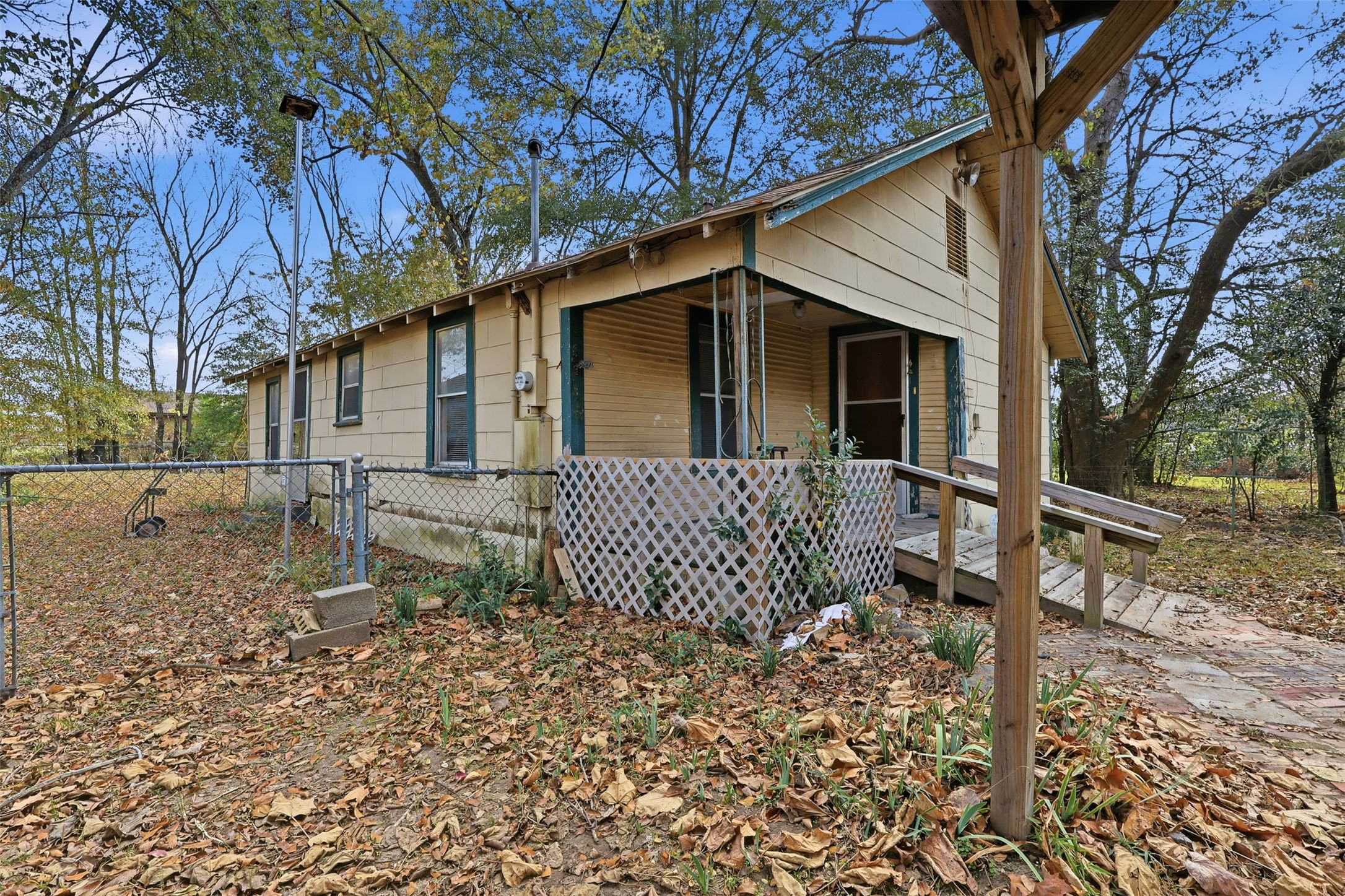 409 N Henry Street Lindale TX 75771