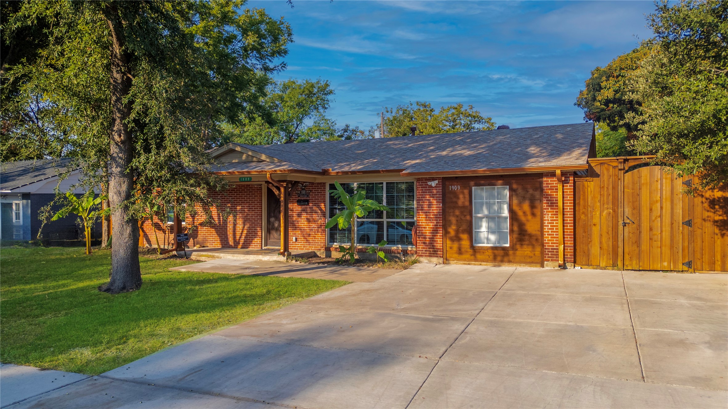 1909 Rolando Drive Garland TX 75040