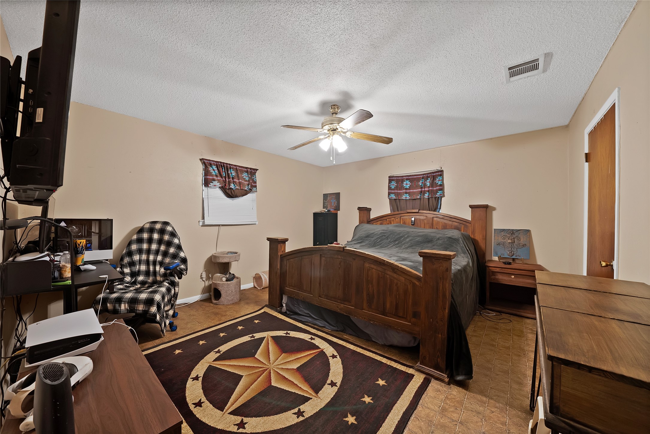 1207 Camelia Street Weatherford TX 76086