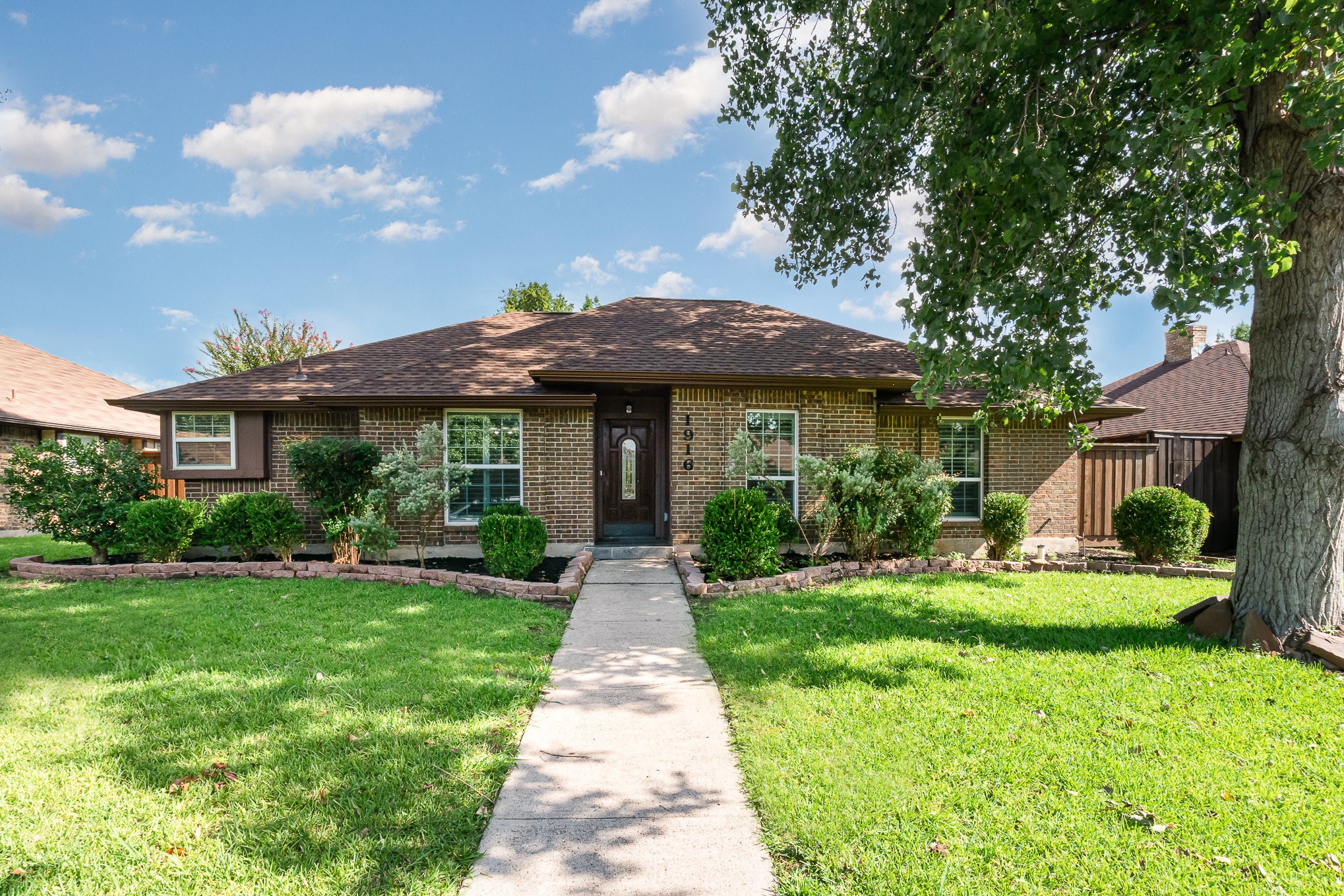 1916 Lansdown Drive Carrollton TX 75010