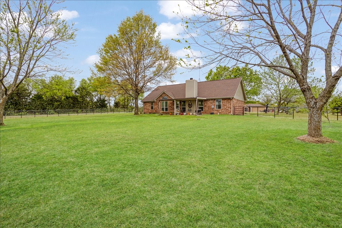 105 Mulberry Drive Trenton TX 75490