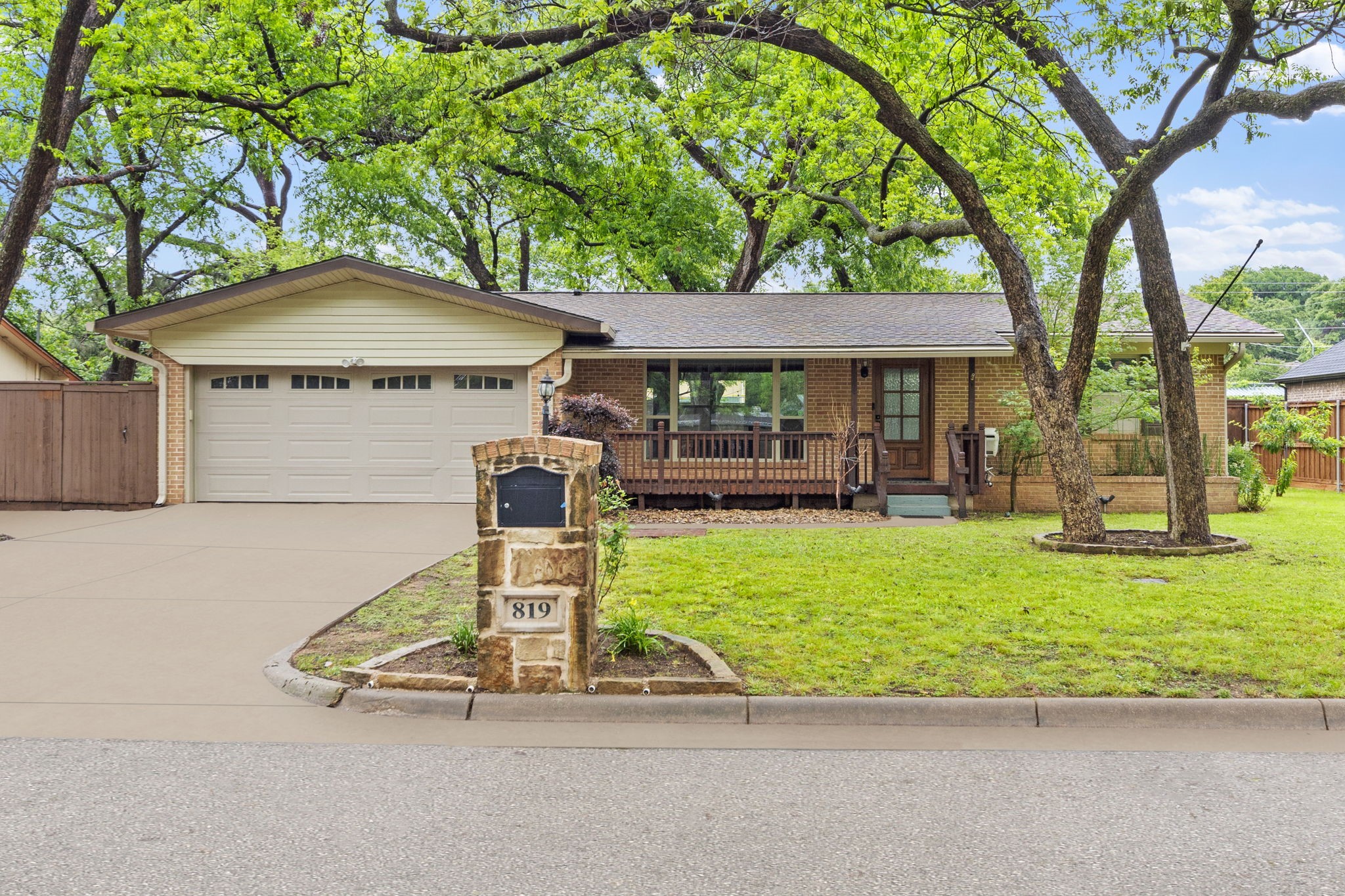 819 Del Mar Lane Arlington TX 76012