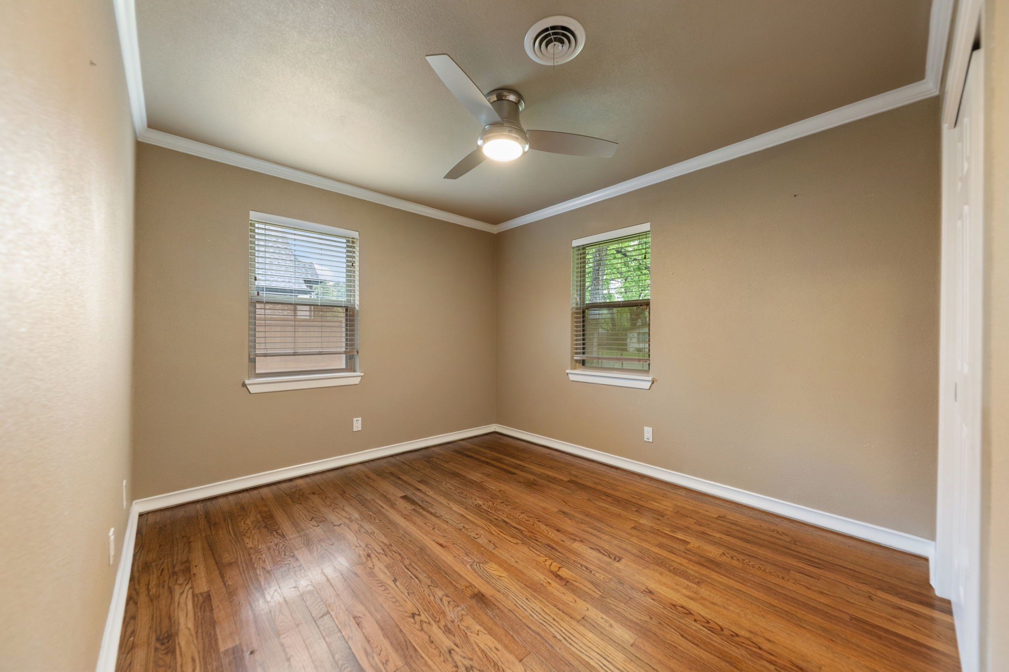 819 Del Mar Lane Arlington TX 76012