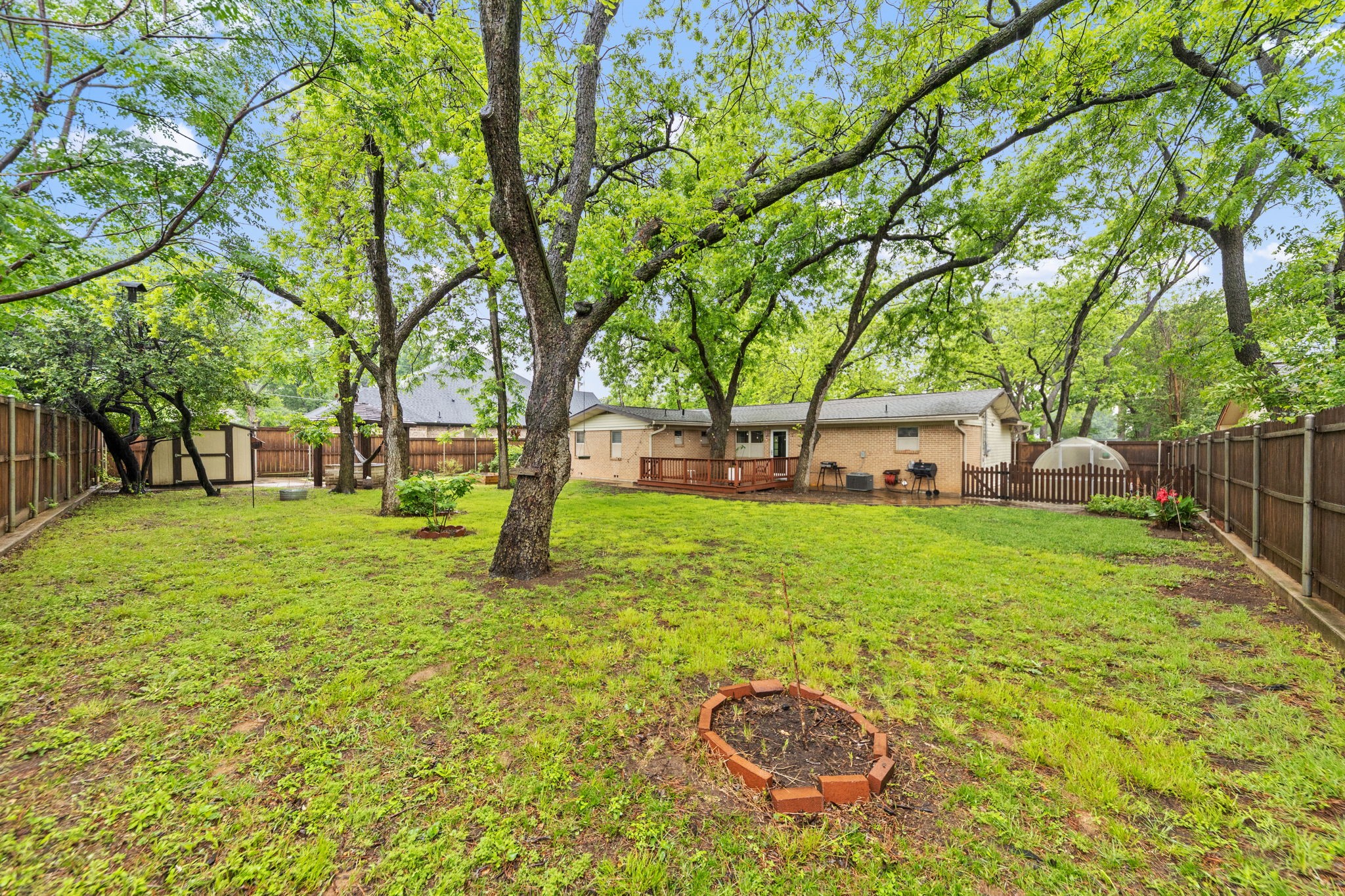 819 Del Mar Lane Arlington TX 76012