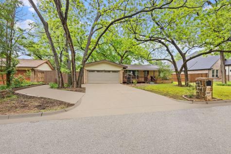 819 Del Mar Lane Arlington TX 76012